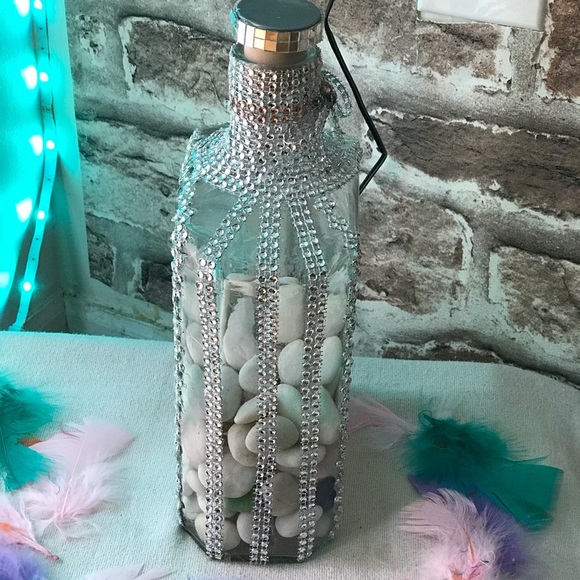 A Cornucopia of Plenty of Upcycled Vases. - Picture 13 of 17